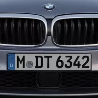 Nová pětka od BMW je větší a lehčí