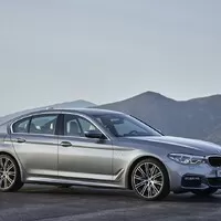 Nová pětka od BMW je větší a lehčí