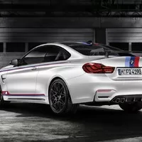 BMW M4 DTM Champion Edition není jen o pozlátku a samolepkách