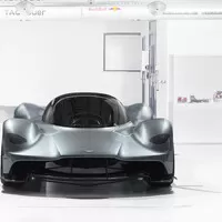 Neuvěřitelný přítlak Aston Martinu AM-RB 001