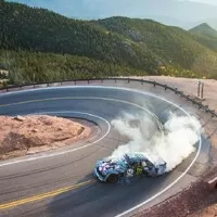 Ken Block pojede ve svém novém videu na Pikes Peak