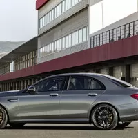 Vrcholné AMG E63 přichází s novým driftovacím módem