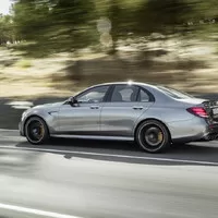 Vrcholné AMG E63 přichází s novým driftovacím módem