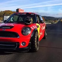 Číňan zdolal v Mini Nürburgring za 45 minut…po dvou kolech