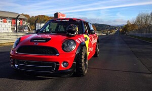 Novinky: Číňan zdolal v Mini Nürburgring za 45 minut…po dvou kolech