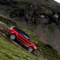 Auto pokořilo nejšílenější lyžařský sjezd na světě