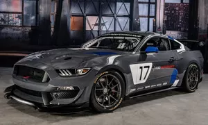 Novinky: Okřídlený Mustang GT4 je závoďák, který nutně potřebujeme