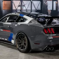 Okřídlený Mustang GT4 je závoďák, který nutně potřebujeme