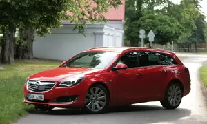 Recenze & testy: Opel Insignia 2.0 CDTI: Odznak postavení