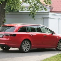 Opel Insignia 2.0 CDTI: Odznak postavení