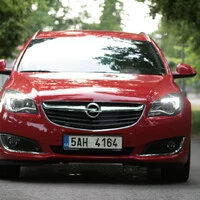 Opel Insignia 2.0 CDTI: Odznak postavení
