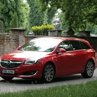 Opel Insignia 2.0 CDTI: Odznak postavení