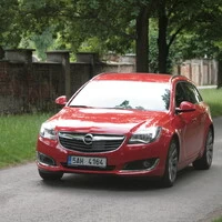 Opel Insignia 2.0 CDTI: Odznak postavení