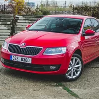 Škoda Octavia 1.0 TSI/85 kW červená exterier