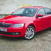 Škoda Octavia 1.0 TSI/85 kW červená exterier