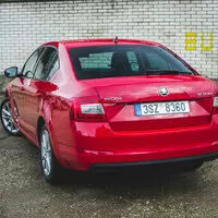 Škoda Octavia 1.0 TSI/85 kW červená exterier