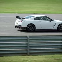 GT-R Nismo přináší na český trh hromadu karbonu