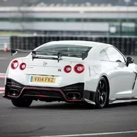 GT-R Nismo přináší na český trh hromadu karbonu