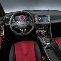 GT-R Nismo přináší na český trh hromadu karbonu