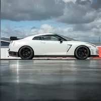 GT-R Nismo přináší na český trh hromadu karbonu