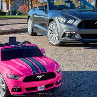Dětský Mustang od Power Wheels má kontrolu trakce a velký reprák