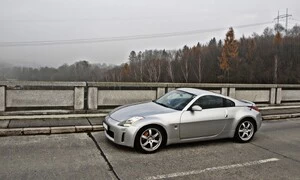 Za volantem Nissanu 350Z: Šarmantní baculka