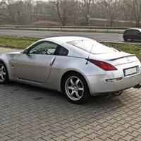Za volantem Nissanu 350Z: Šarmantní baculka