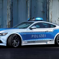 Vyladěný policejní Mustang se vydá šířit osvětu