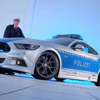 Vyladěný policejní Mustang se vydá šířit osvětu