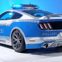 Vyladěný policejní Mustang se vydá šířit osvětu
