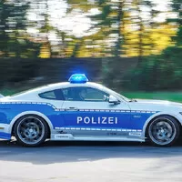 Vyladěný policejní Mustang se vydá šířit osvětu