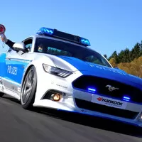 Vyladěný policejní Mustang se vydá šířit osvětu