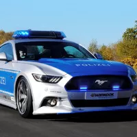Vyladěný policejní Mustang se vydá šířit osvětu