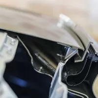 Aston Martin DB11: Bez křídla a přece s přítlakem