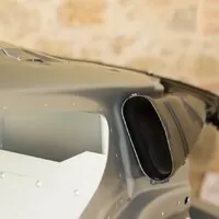 Aston Martin DB11: Bez křídla a přece s přítlakem