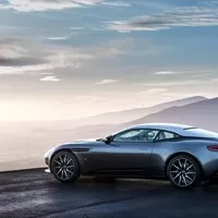 Aston Martin DB11: Bez křídla a přece s přítlakem