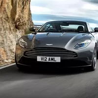Aston Martin DB11: Bez křídla a přece s přítlakem