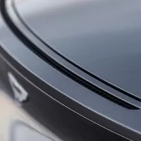 Aston Martin DB11: Bez křídla a přece s přítlakem