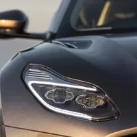 Aston Martin DB11: Bez křídla a přece s přítlakem