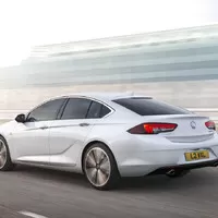 Opel Insignia přijíždí elegantnější a po dietě