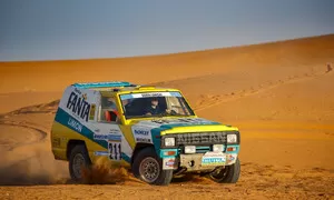 Historie: Nissan zrenovoval svůj první naftový speciál na Paříž-Dakar