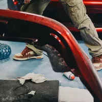 Po Japonci v Praze zbylo pouze jedno hodně široké Porsche