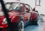 Po Japonci v Praze zbylo pouze jedno hodně široké Porsche
