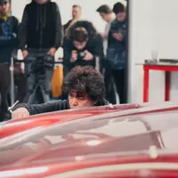 Po Japonci v Praze zbylo pouze jedno hodně široké Porsche