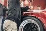 Po Japonci v Praze zbylo pouze jedno hodně široké Porsche