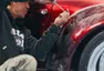 Po Japonci v Praze zbylo pouze jedno hodně široké Porsche