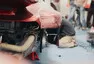 Po Japonci v Praze zbylo pouze jedno hodně široké Porsche