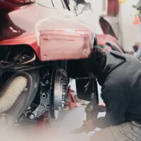 Po Japonci v Praze zbylo pouze jedno hodně široké Porsche