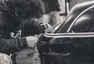 Po Japonci v Praze zbylo pouze jedno hodně široké Porsche