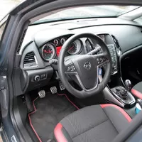 Opel Astra Sports Tourer 2,0 CDTI Biturbo: Gétéčko pro všední den